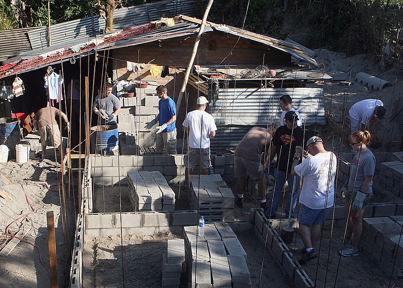 File:US Navy 080209-N-2392S-032 Sailors from Forward Operating Location Comalapa and personnel from Patrol Squadron 4 (VP-4), Patrol Squadron 46 (VP-46), and Combined Maintenance Organization (CMO) 2 work to complete one of three Ha.jpg