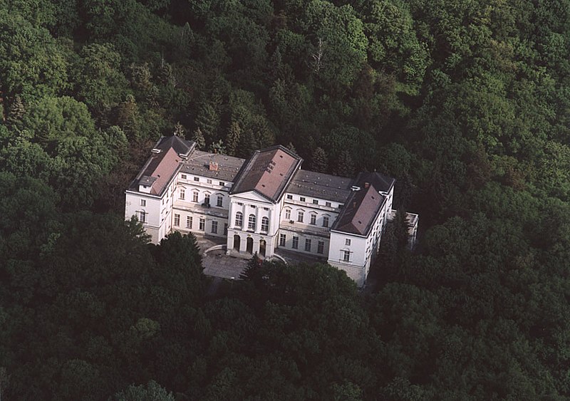 File:Újszász - Palace.jpg