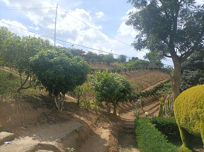 File:Beautiful scenery in the Kakching Garden, Uyok Ching Hill, Kangleipak - Traditional Meitei art of gardening (horticulture) 23.jpg