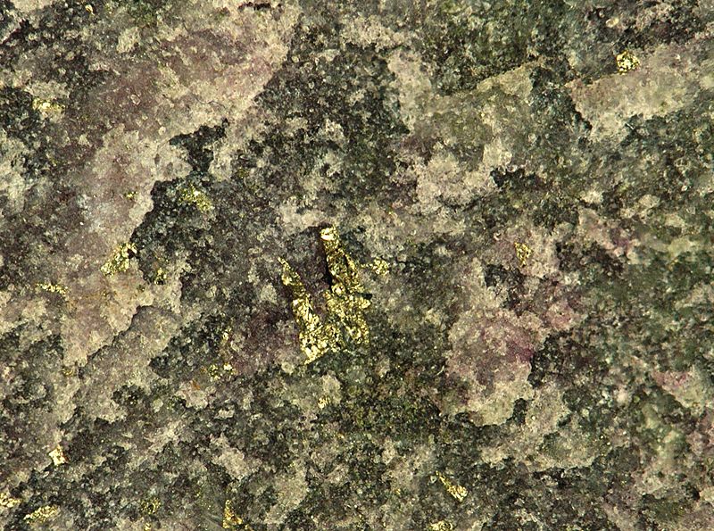 File:Calaverite in fluorite vein (Cripple Creek Diatreme, Early Oligocene, 32 Ma; Cripple Creek Mining District, Colorado, USA) 1 (18758318553).jpg