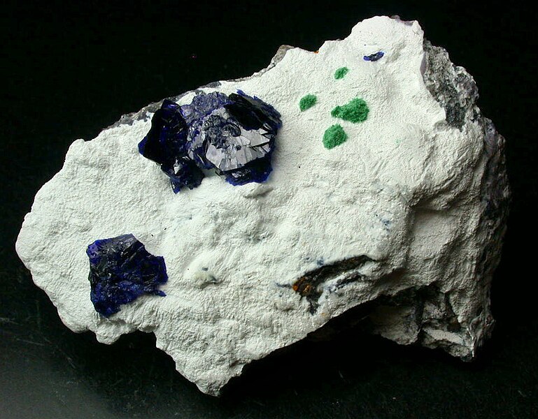 File:Dickite, Azurite, Malachite-722663.jpg