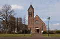 Nijnsel, l'église: la Parochiekerk et la sculpture (Heilig Hartbeeld)