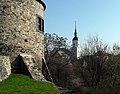 The round tower of 1830 on the Schlossberg with view of St. Mary's Church (Dohna) [de] in the background