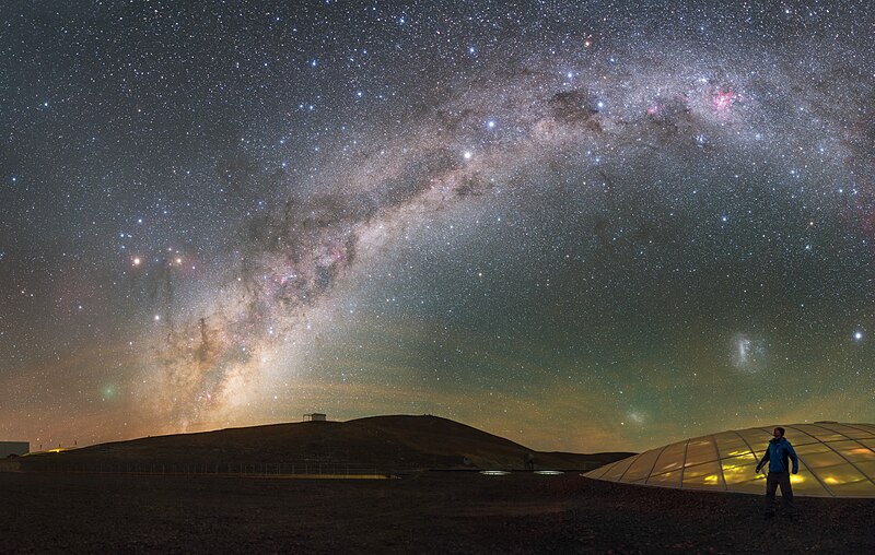 File:Paranal sky with comet.jpg