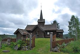 Kirken sett fra porten. Foto: Helge Høifødt