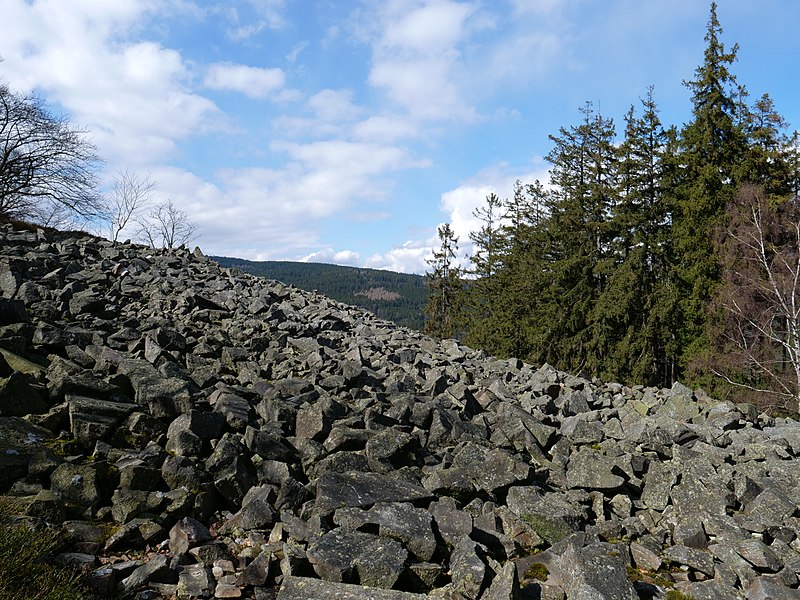 File:Weiße Mauer Taunus 7.jpg