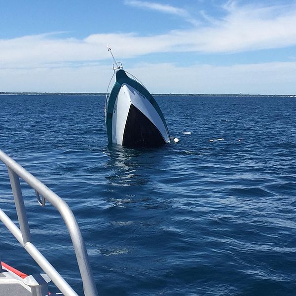 File:Coast Guard rescues four persons from sinking vessel off of Manitowoc, Wis. 150619-G-ZZ999-187.jpg