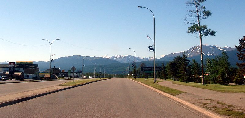 File:Grande Cache mainstret.JPG