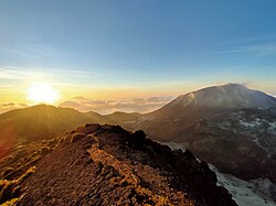 Puncak Gunung Lewotolo, Ile Ape