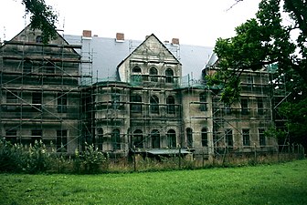 Schloss Lüssow Westseite – bei Bausicherung 2004