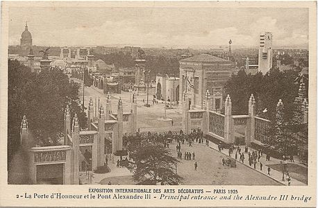 The main axis of the exposition, from the Gateway of Honor across the Pont Alexandre III to Les Invalides