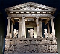 Monument des Néréides, reconstitution de la façade. British Museum.