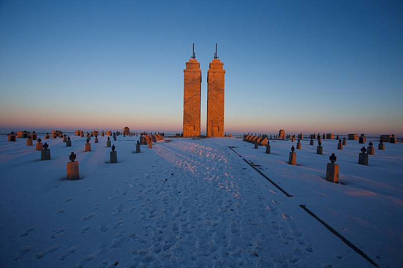 File:Staszkówka cmentarz wojenny.jpg