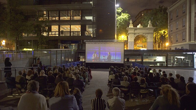 File:Madama Butterfly retransmitida en directo en los 21 distritos, desde el Teatro Real (05).jpg