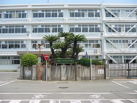 藤枝東高校正門