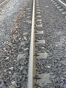 Traverse biblocco in ferro-cemento; stazione di Rovereto-San Vito-Medelana.