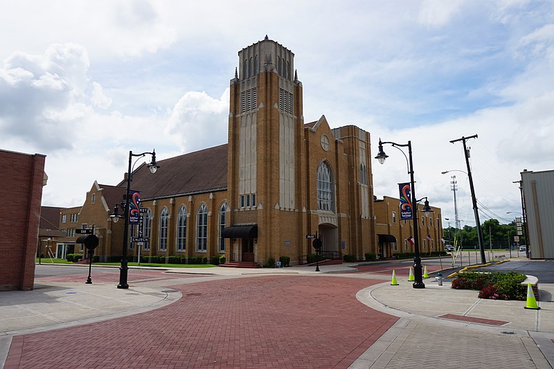 File:Sulphur Springs June 2015 18 (First Baptist Church).jpg