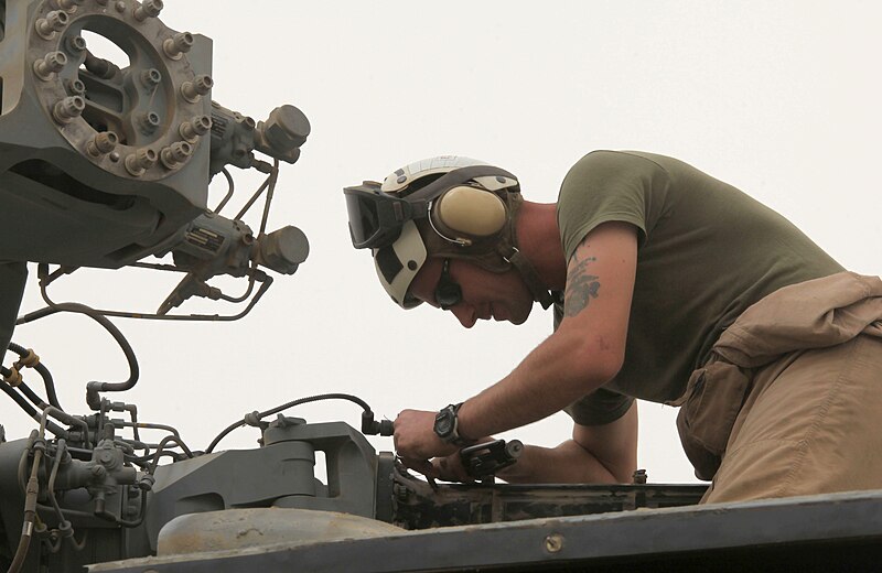 File:3rd MAW (Fwd) Hosts MEU Helos Preparing for Pakistan DVIDS313732.jpg