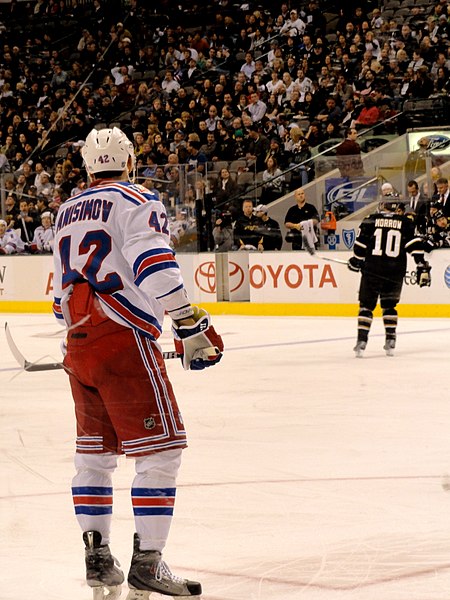 File:Artem Anisimov and Brenden Morrow (5342323250).jpg