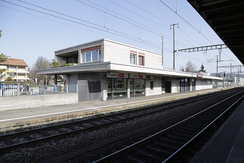 File:Bassersdorf Bahnhof P6A4325.JPG