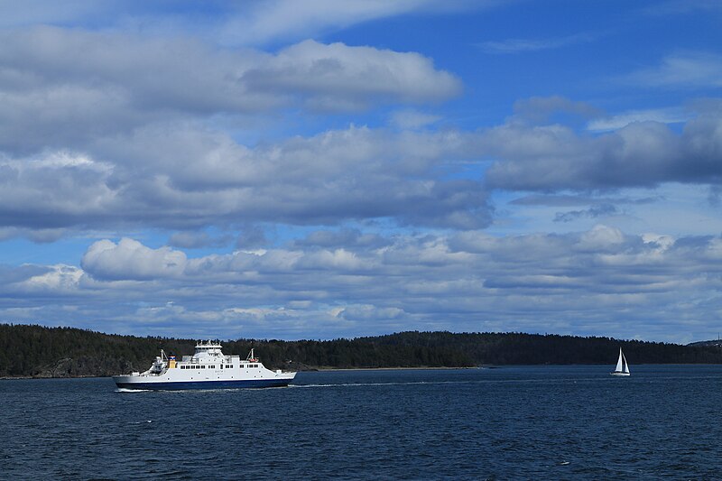 File:Bastøferga i Oslofjorden - The Bastø Ferry in the Oslo Fjord.JPG