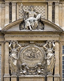 Detail of the facade facing the Cour de Drapers,