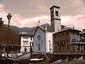 Pfarrkirche Santa Tecla und kleiner Hafen.