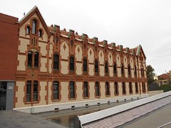 Asil de Santa Llúcia, posterior Museu de la Ciència (1904-1909), de Josep Domènech i Estapà.