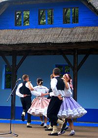 Slovak "Tansuc, Tansuc" adlı Ənənəvi Musiqi Festivalı, (Rəqs) Qlozan, Serbiyada keçirilir.