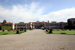 Belediye Sarayi olan Varese Palazzo Estense