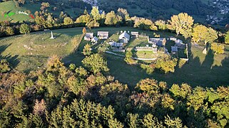 Vista aerea del villaggio preistorico del monte Corgnon