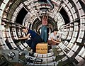 Assemblage intérieur du fuselage de queue d'un bombardier B-17F, Long Beach (en octobre 1942)