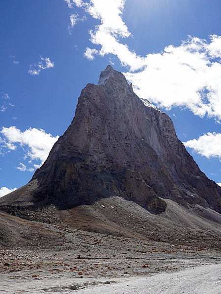 File:Gonbo Rangjon Close North View Zanskar Oct22 A7C 03598.jpg