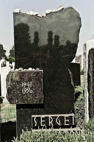 File:Sergei-dovlatov-tomb.jpg