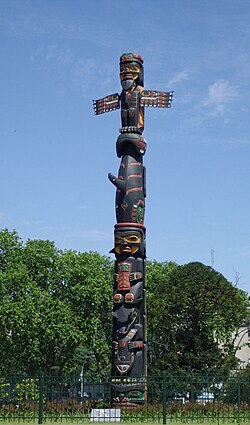 Plaza Canadá totem pole