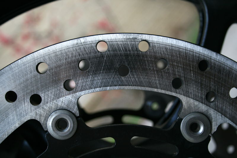 File:2009-02-10 2008 Yamaha FZ6 front rotor close-up.jpg