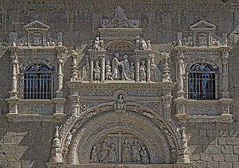 Détail de la façade de l'ancien hôpital de Tolède, transformé en musée Santa Cruz. (définition réelle 5 459 × 3 863)