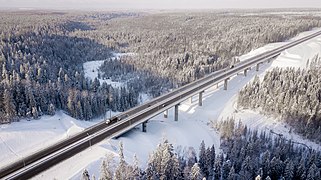 L'A121 au nord de Saint-Pétersbourg en hiver.