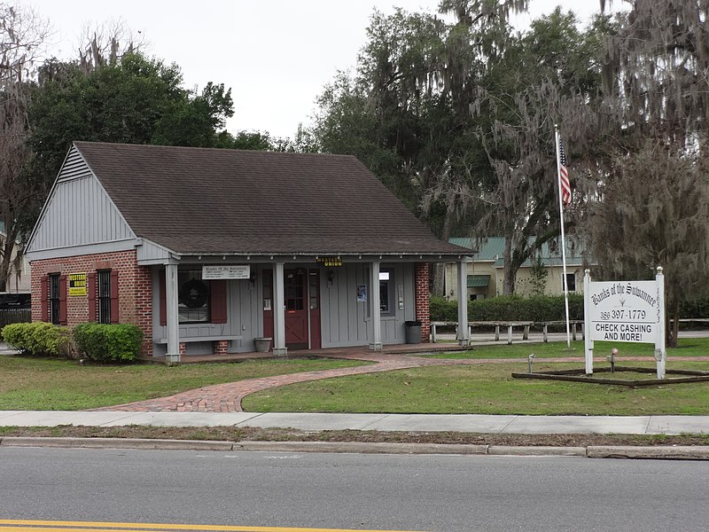 File:Bank of Suwannee (North face), White Springs.JPG