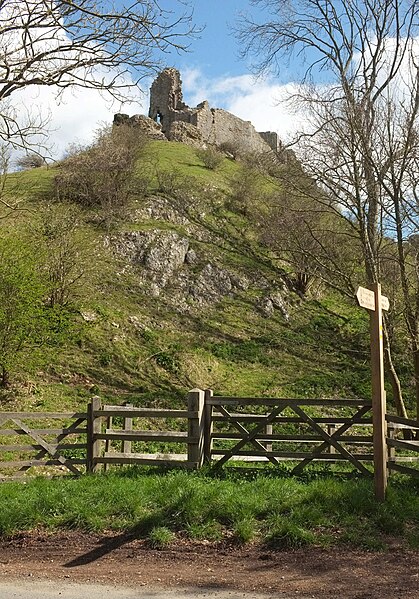 File:Corfe Castle - geograph.org.uk - 6112856.jpg