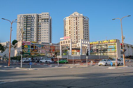 קניון לב אשדוד וצומת יהודה הלוי–משה אבן עזרא