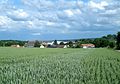 Champs de blé et quartiers neufs.