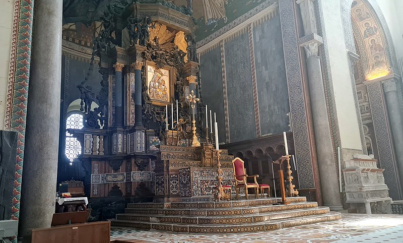 File:Duomo (Messina) - Interior 04.jpg