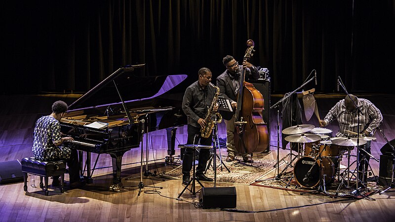 File:Ravi coltrane orchestra.jpg