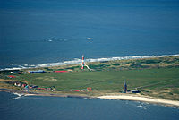 Westen der Insel mit neuem Leuchtturm, neuem Westturm und Jugendherberge