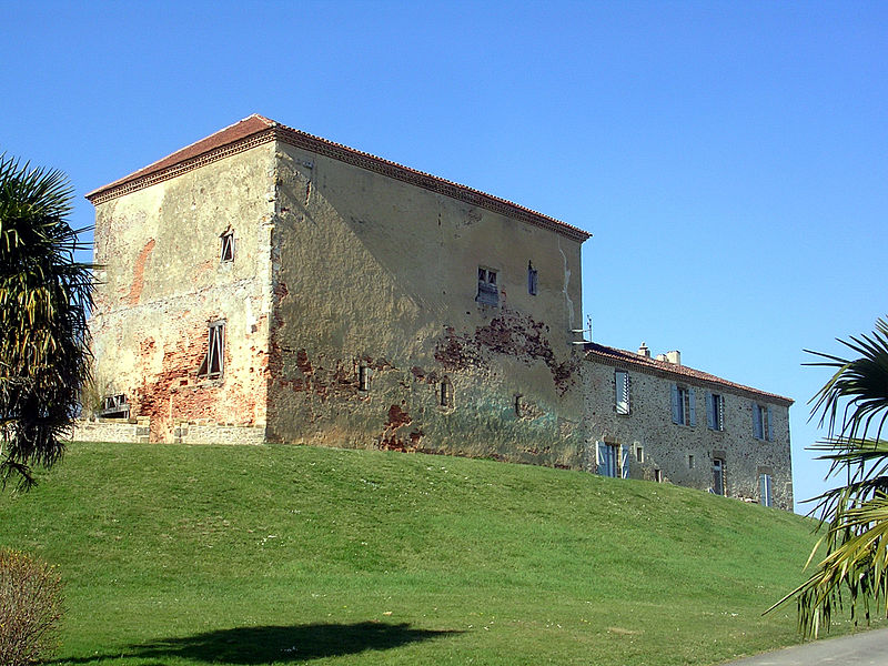 File:Hontanx chateau Aon.jpg