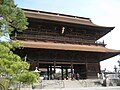 A porta de Zenkō-ji.