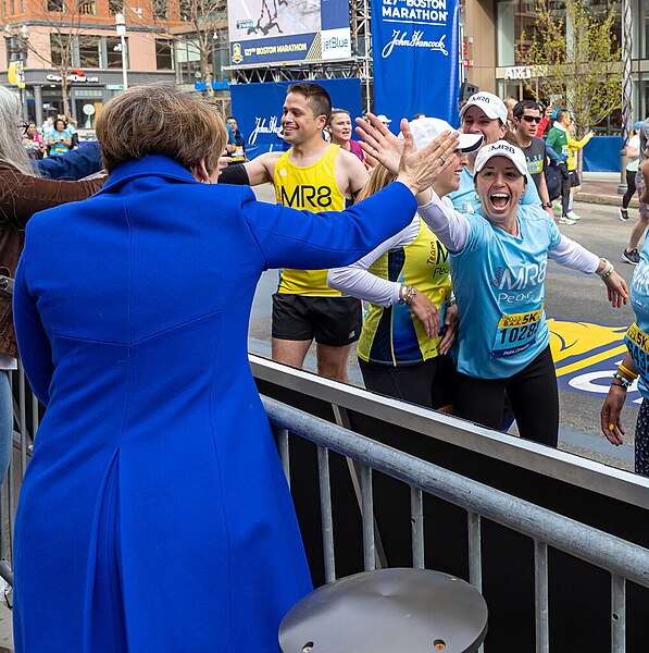 File:Maura Healey at the 2023 Boston Marathon GLJEz7cWEAA-FWn (1).jpg