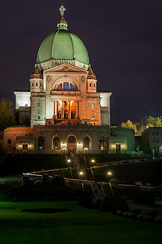 7. Long exposure of the St-Joseph Oratory after sunset. Photograph: Ibabob Licensing: CC-BY-SA-3.0