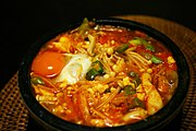 Sundubu jjigae (순두부찌개), stu Korea dengan tauhu lembut